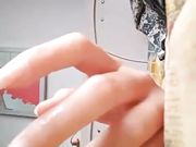 寂寞美眉兰花指自渎指甲那么长也不怕抠破逼