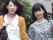 白领美少妇公共卫生间并排叠罗汉花式嘘嘘