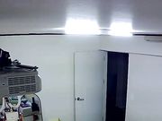 偷拍饥渴少妇搞硬正在耍手机老公的鸡巴过性生活