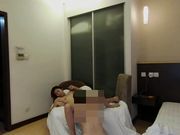 艺校拜金女为了更多金钱入行做人体模特被摄影师潜规则