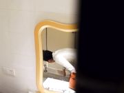 大型活动现场后台厕拍 美女们有说有笑的都很开心啊