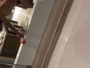 眼镜美眉和包养她干的干爹豪华酒店套房浴室啪啪边干边自拍