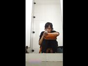 马戏团公厕经典偷拍 各色女性尿尿环肥燕瘦形态各异