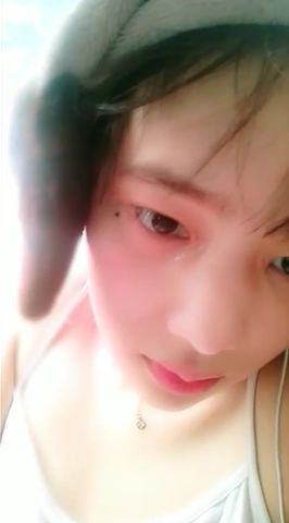 清纯可爱萌妹子耍贱卖萌挑逗司机在车上淫乱