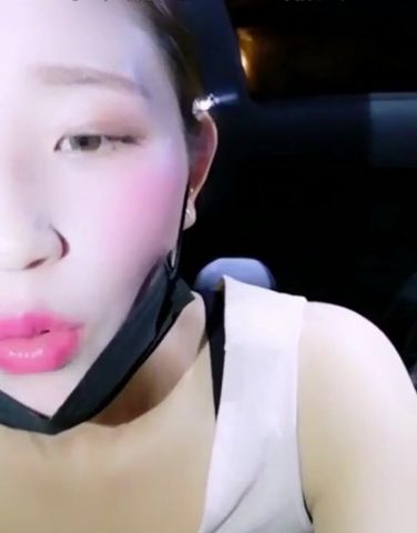 发春的女主与土豪户外车内淫乱直播淫声浪语各种挑逗