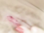看着挺清纯的漂亮长发萌妹子全裸漏奶漏逼自慰抠逼