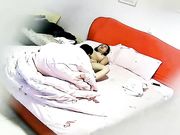 酒店开房偷情这少妇下面毛真多大哥给她舔逼吃了不少毛