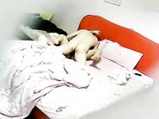 酒店开房偷情这少妇下面毛真多大哥给她舔逼吃了不少毛