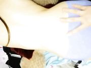 这个小姐姐真是非常的骚都还没脱掉内裤就开始流水