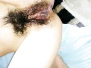 这个小姐姐真是非常的骚都还没脱掉内裤就开始流水