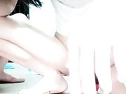 一大一小两个妹子大力塞穴轮流把罐装可乐瓶往小穴里塞