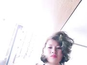 户外逛商场和狼友唠嗑到了商场厕所直接脱光自慰很大胆
