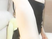少妇露脸，很会诱惑男人全裸脱光自慰，奶子很大很挺，逼逼的水很滑嫩