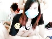 一王三后堪比帝王般享受又骚又浪白肤姐妹三人轮班服侍一根屌完美露脸淫乱直播