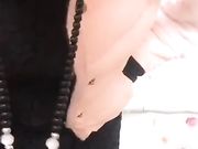 在某通公司业务代办点上班好骚的妹子在办公室露奶脱裤自摸摸出淫水