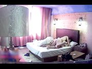 白皙Ｄ奶少妇酒店叉开双腿被姘头无套狂肏