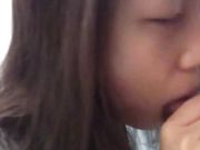 女友合租女闺蜜失恋后自己在家喝多了扯掉我的短裤就舔鸡巴