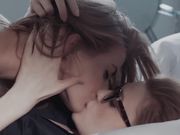 身材苗条双女性感黑丝上位骑脸舔逼逼戴上假JJ大力抽插