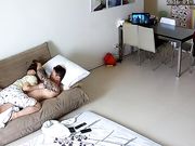 家庭摄像头破解强开TP一纹身哥沙发地上狠插性感骚货女友