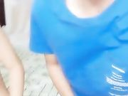 长发飘飘的骚货美少妇和炮友在家里啪啪大秀 撅着屁股掰开逼逼诱惑