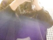 漂亮美女如厕嘘嘘 貌似妹子得颜值蛮高的