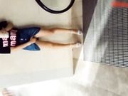超震撼自拍-短裙丁字裤美女大白天故意打开车窗玩车震,结束后在小穴上涂风油精,痛不欲生哭着在车上打滚,穿着带风油