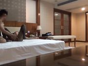 大神酒店爆操师范大学娇小可爱的超级大胸美女,黑丝开裆裤被操的淫叫不止,年轻就是好,美胸丰满有弹性!