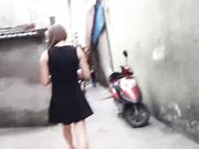 快餐达人大白天路边店泄火一位黑色连衣裙高跟鞋气质少妇