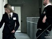 性感黑丝女狱警丽贝卡寂寞难耐勾引警卫狱房外激情啪啪 多姿势爆操真刺激