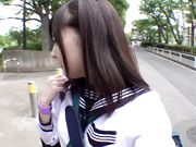 现今女学生的惊异性爱事情，接连吞吐肉棒的美少女们