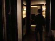 美少妇寂寞难耐洗澡时被司机偷看后竟直接把他叫进来吃鸡巴啪啪