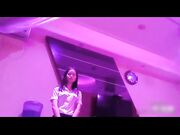 高级会所里妈妈带了一群美女来