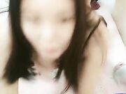 轮着口交小JJ胖男边操边口交，上位骑乘舔弄粉穴非常诱人