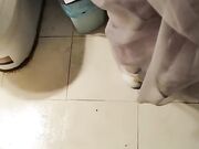 骚男找良家小少妇被迫与人玩3P，一个拍一个干骚男