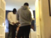 爆干送上门来的国内小情侣 男友边看女友被干边拍摄