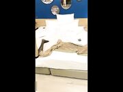 跟哥们去泰国玩3p了一个巨乳嫩妹