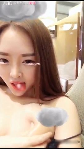 高颜值网红脸美少女收费大尺度宣传自拍终于傍上土豪被狠狠的插入呻吟声痛并快乐着还说轻点儿