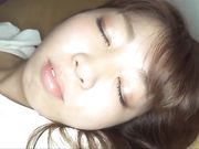 夜店下药迷晕刚读大学涉世未深的白嫩小姑娘带回住所各种玩弄
