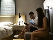 约了个少妇啪啪脱光光沙发调情，口交舔弄再到床上骑乘猛操