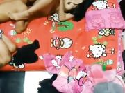 排骨哥艳福不浅出租房玩肏漂亮大学生小女友分开腿使劲吸然后下下到底使劲输出