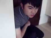 剧情演绎白嫩丰满骚妻寂寞难耐家中自慰棒自嗨被送快递的小哥撞见主动投怀送抱