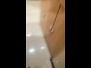 来足疗店里的小包间嫖妓骚逼卖淫女的木耳都发黑了