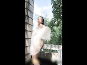 私圈大二骚妹浙江美术学院气质美女吴X晶清纯薄纱白裙子凉亭内露出搔首弄姿淫态挑逗