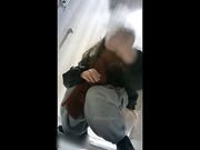 商场女厕全景偷拍手持红色手机气质美少妇