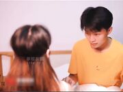 国产AV剧情新作-禁忌恋之兄妹乱伦 看片被妹妹发现 骗玩游戏被爆操