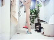 清纯美女正在直播洗澡时被男友拉到床上狂操
