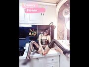 最浪推特反差婊网红【爱丝袜Vivian姐】性感厨娘 爆裂黑丝厨房激烈性爱