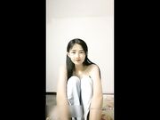 脱下牛仔裤特写手指扣弄大力出白浆