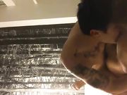 强壮纹身男酒店狂操身材性感苗条的气质女神美女,干完一次没过瘾又接着操,呻吟真销魂.边干边拍!