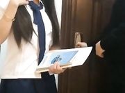 剧情演绎学妹饭后和咸湿父亲乱伦对白淫荡呻吟给力这演技不输岛国动作片